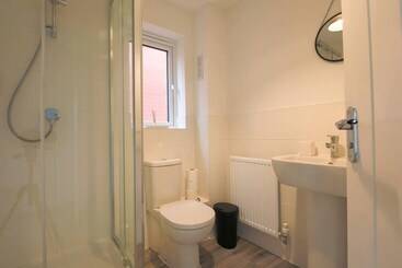 اقامتگاه Beautiful 4 Bed House 15 Mins To Cardiff & Newport