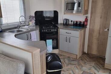 Stunning 2 Bed Caravan In Prestatyn Dog Friendly