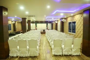 Townhallpartypalace & Hotel Peace Garden