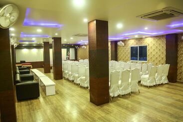 Townhallpartypalace & Hotel Peace Garden