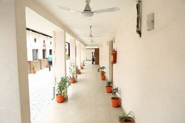 Townhallpartypalace & Hotel Peace Garden