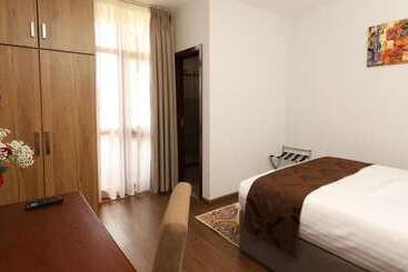 Black Horse Hotel Apartment