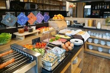 Chors Like A Hotel   Hostel