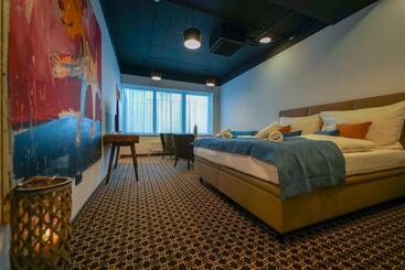 Chors Like A Hotel   Hostel