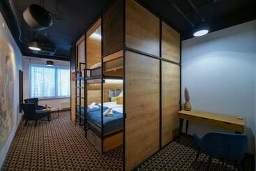 Chors Like A Hotel   Hostel