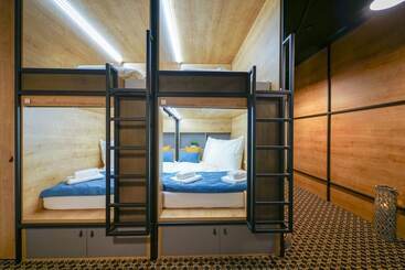 Chors Like A Hotel   Hostel