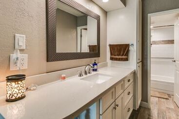 Cozy 2 Bdrm Condo In Heart Of Old Town Scottsdale!