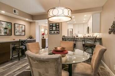 Cozy 2 Bdrm Condo In Heart Of Old Town Scottsdale!