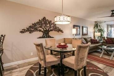 Cozy 2 Bdrm Condo In Heart Of Old Town Scottsdale!