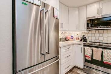 Cozy 2 Bdrm Condo In Heart Of Old Town Scottsdale!
