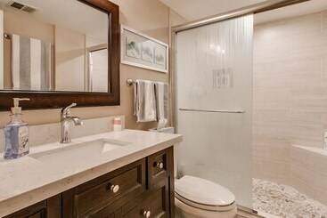 Cozy 2 Bdrm Condo In Heart Of Old Town Scottsdale!