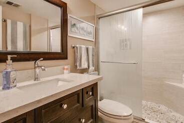 Cozy 2 Bdrm Condo In Heart Of Old Town Scottsdale!