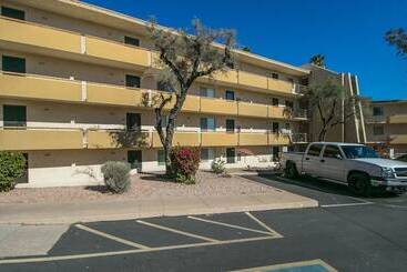 Cozy 2 Bdrm Condo In Heart Of Old Town Scottsdale!
