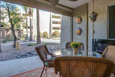 Cozy 2 Bdrm Condo In Heart Of Old Town Scottsdale!