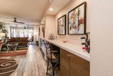 Cozy 2 Bdrm Condo In Heart Of Old Town Scottsdale!