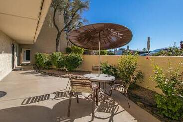 Cozy 2 Bdrm Condo In Heart Of Old Town Scottsdale!