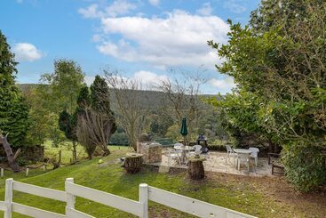 Family Country Cottage With A Private Valley View