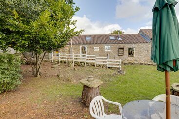 Family Country Cottage With A Private Valley View