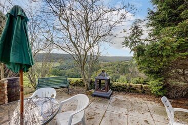 Family Country Cottage With A Private Valley View