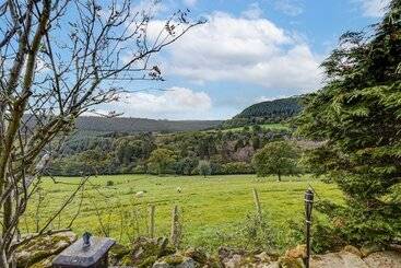 Family Country Cottage With A Private Valley View