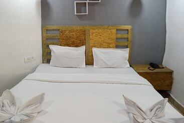 Fabhotel Edem Garden
