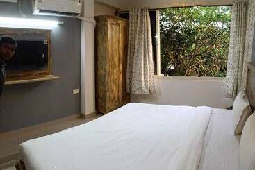 Fabhotel Edem Garden