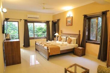 Fabhotel Edem Garden