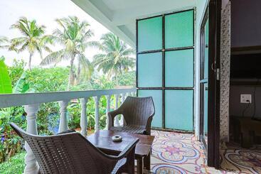 Fabhotel Edem Garden
