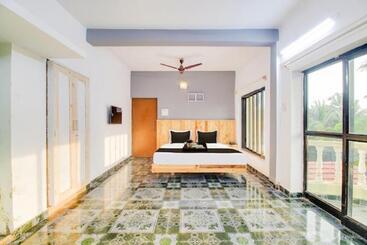 Fabhotel Edem Garden