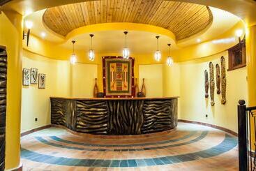 هتل Lake Nakuru Sopa Lodge