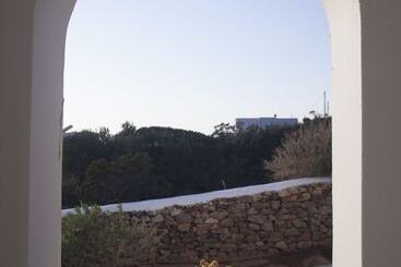 هتل Oliaros Seaside Lodge