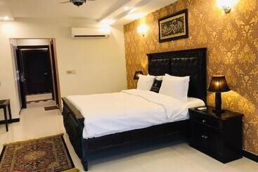 Royaute Luxury Hotel Sialkot
