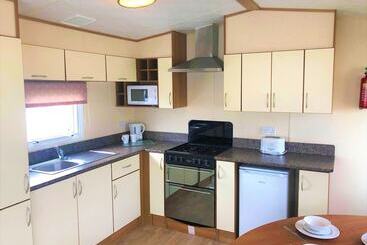 هتل The Chase Holiday Park
