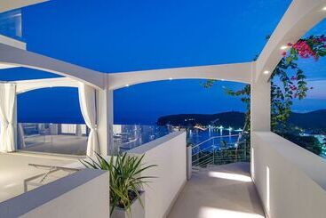 Livinghome Suites