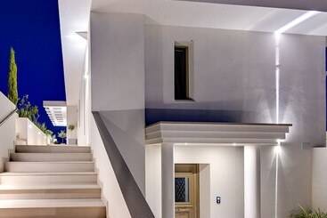 Livinghome Suites