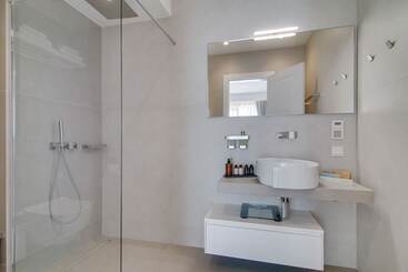Livinghome Suites