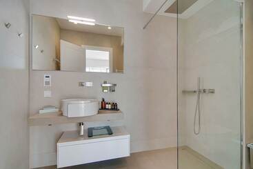 Livinghome Suites