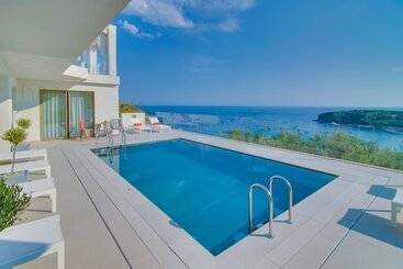 Livinghome Suites