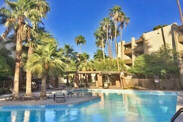 Old Town Scottsdale 2 Bdrm Gem!