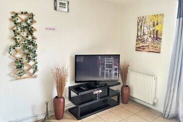 پانسیون The Hk House Family Friendly Near To Blenheim Palace & Oxford City Centre