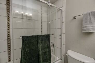 Stylish Updated 2 Bdrm Near Old Town Scottsdale!