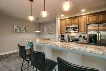 Stylish Updated 2 Bdrm Near Old Town Scottsdale!