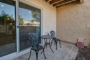 Stylish Updated 2 Bdrm Near Old Town Scottsdale!
