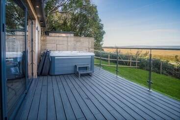 Caswell Bay Hide Out   Cabin   Landimore