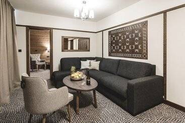 هتل Arietes Marmont Resort