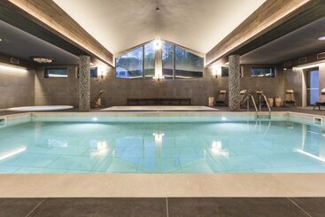 هتل Arietes Marmont Resort