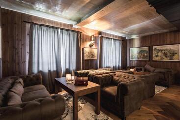 هتل Arietes Marmont Resort