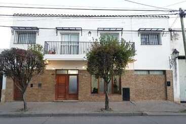 هتل Hostal Tilian