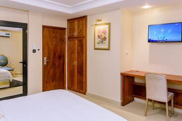 هتل Hôtel La Principauté Douala Bonapriso