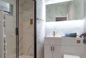 هتل Manhattan Luxury Suites